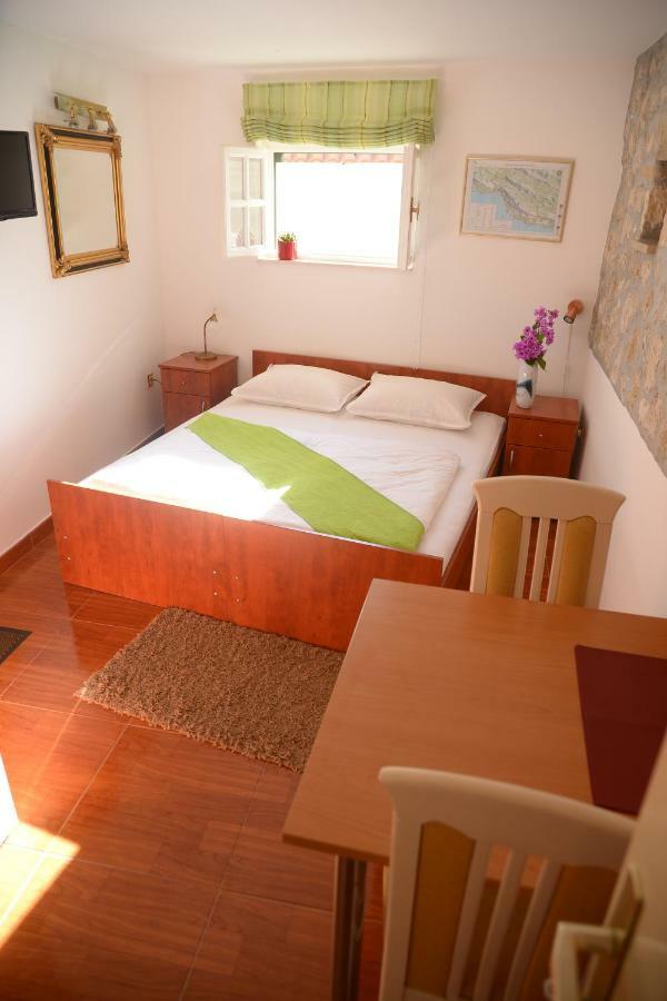 Apartments Larsen Omiš Exterior foto